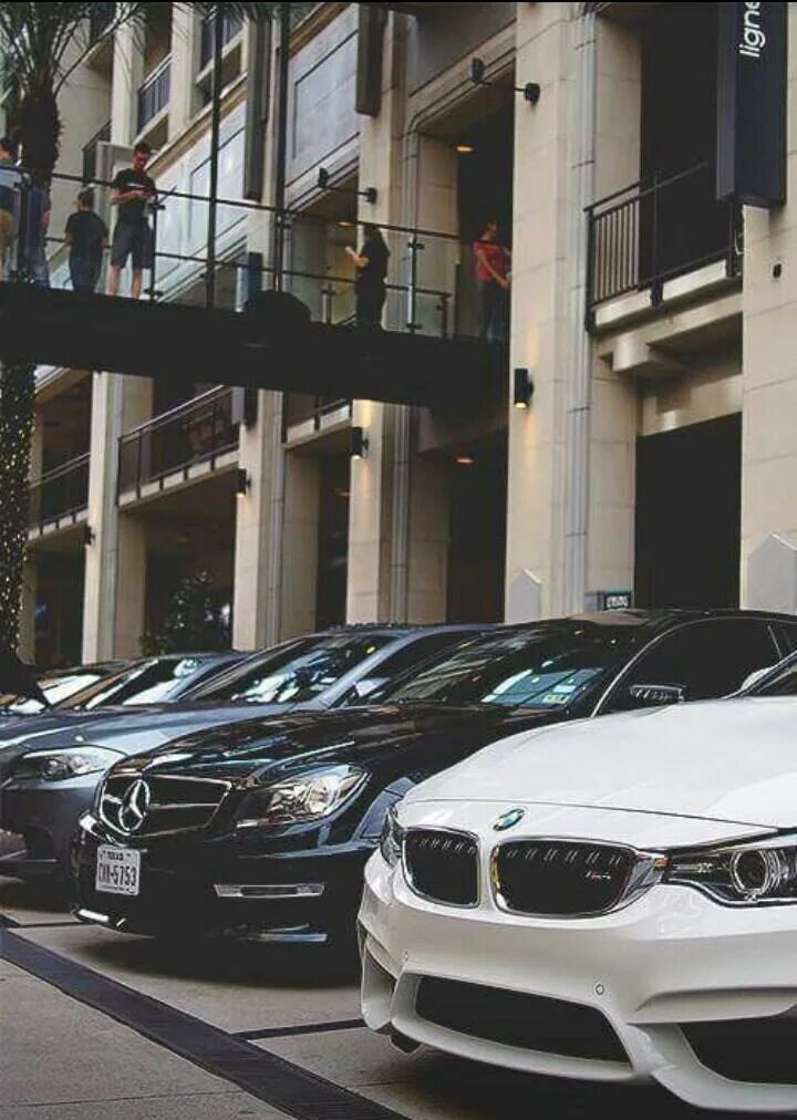 Фото мерса и бмв. Bmw m5 f90. Фото мерса и бмв. Бмв м5 и мерседес е63. Bmw i mercedes.