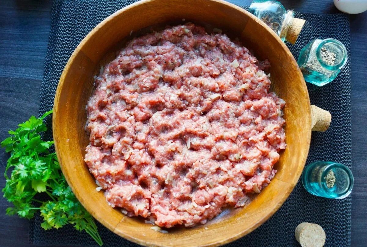 Как вкусно пожарить фарш. Фарш в сковороде вид сверху.