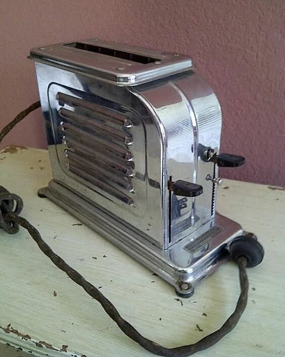 Первый тостер в мире. 1920 Тостер Antique. Старинный тостер. Технологичный тостер. Древний тостер.