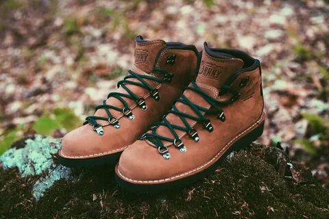 branding logo Ski snowboard HAND LETTERING outdoors burton 