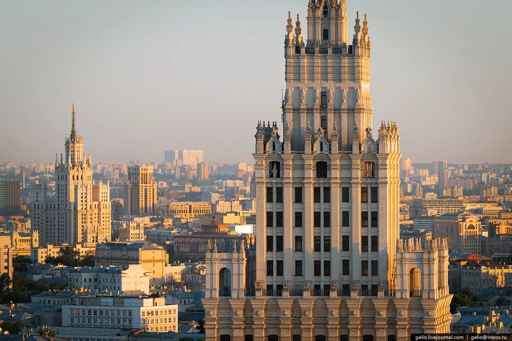 Сталинская высотка у красных ворот. Ленинский проспект 30 крыша. Дом советов санкт-петербург московский проспект. Гостиница украина сталинская высотка. Сталинский ампир московский проспект.