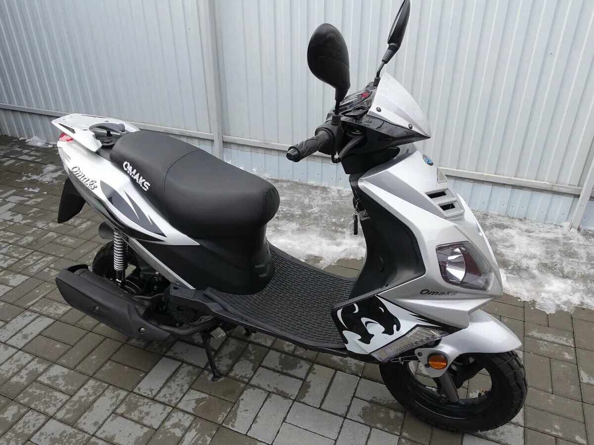 Omaks f22 150. Irbis nirvana зелёный. Скутер синий. Скутер прометей 150. Скутер омск.