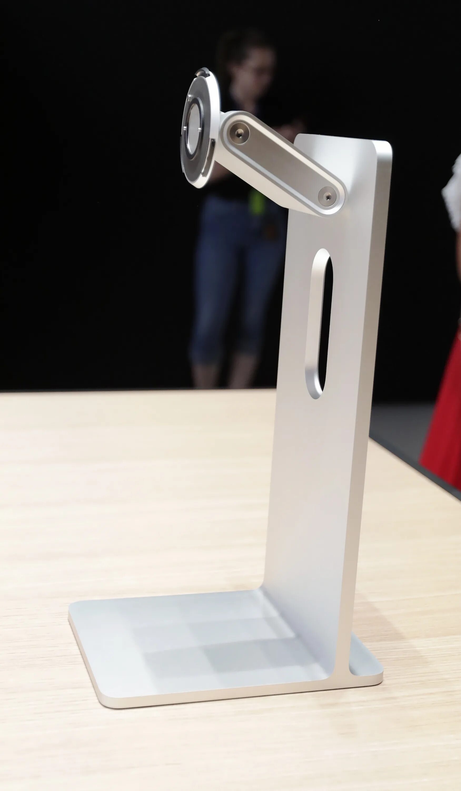 Про stand. Подставка Apple Pro Stand. Подставка для монитора Эппл. IPAD Pro 11 Stand. Apple Pro Stand для Pro display XDR.