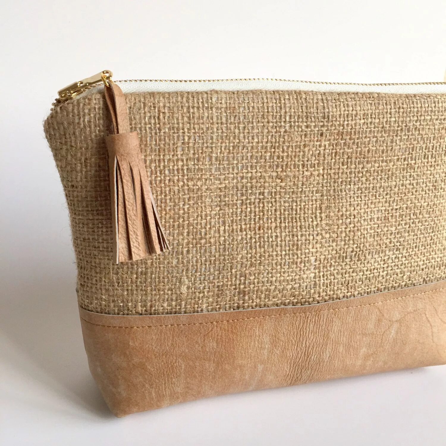 Сумки из грубой ткани. Сумка тоут из мешковины. Летние сумки из мешковины. Сумка из джута. Сумка из мешковины.