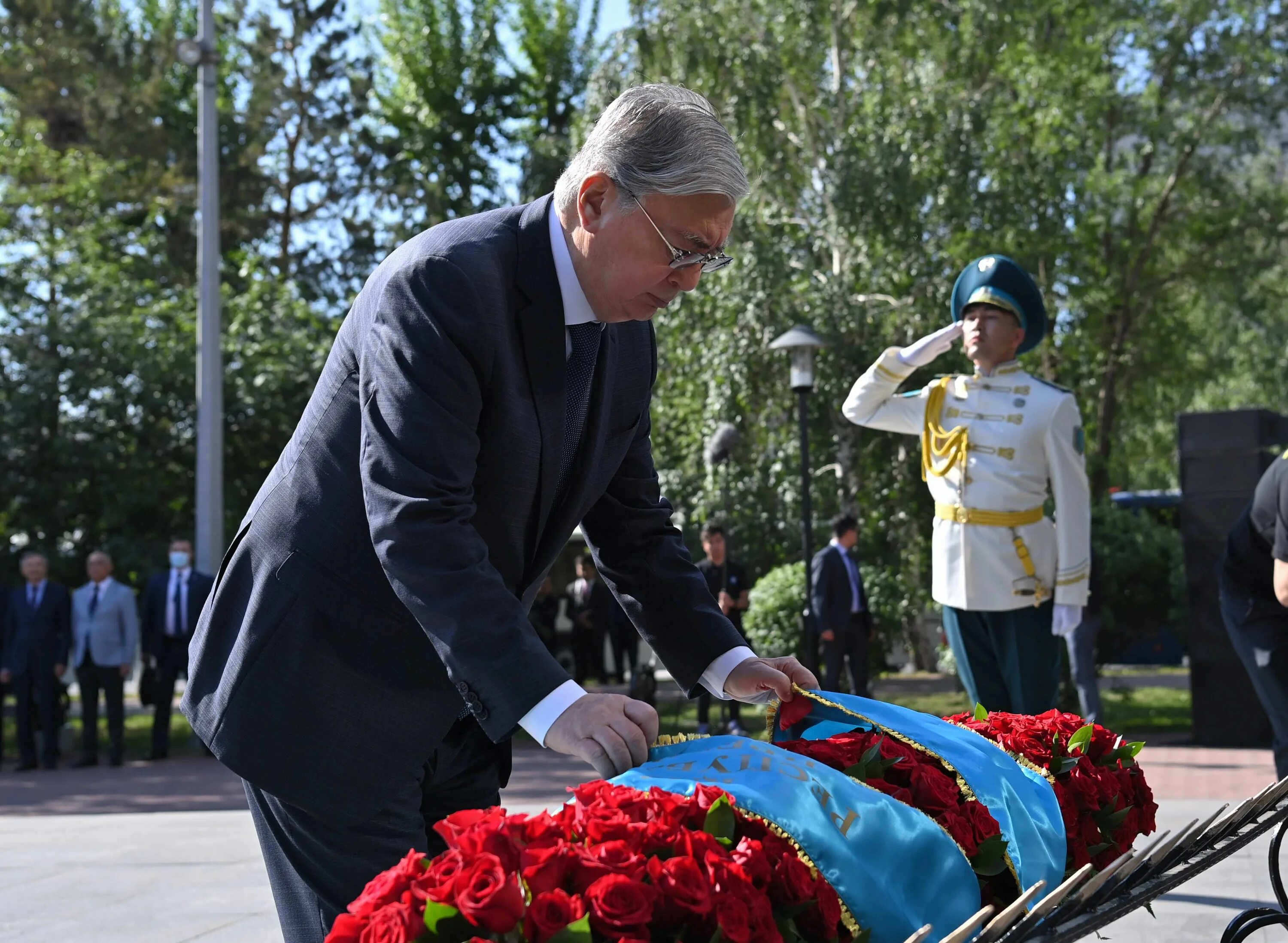 Kasim j.Toqaev. 31 Мая день памяти жертв политических репрессий и голода в Казахстане. Возложение цветов. Венки на возложение.