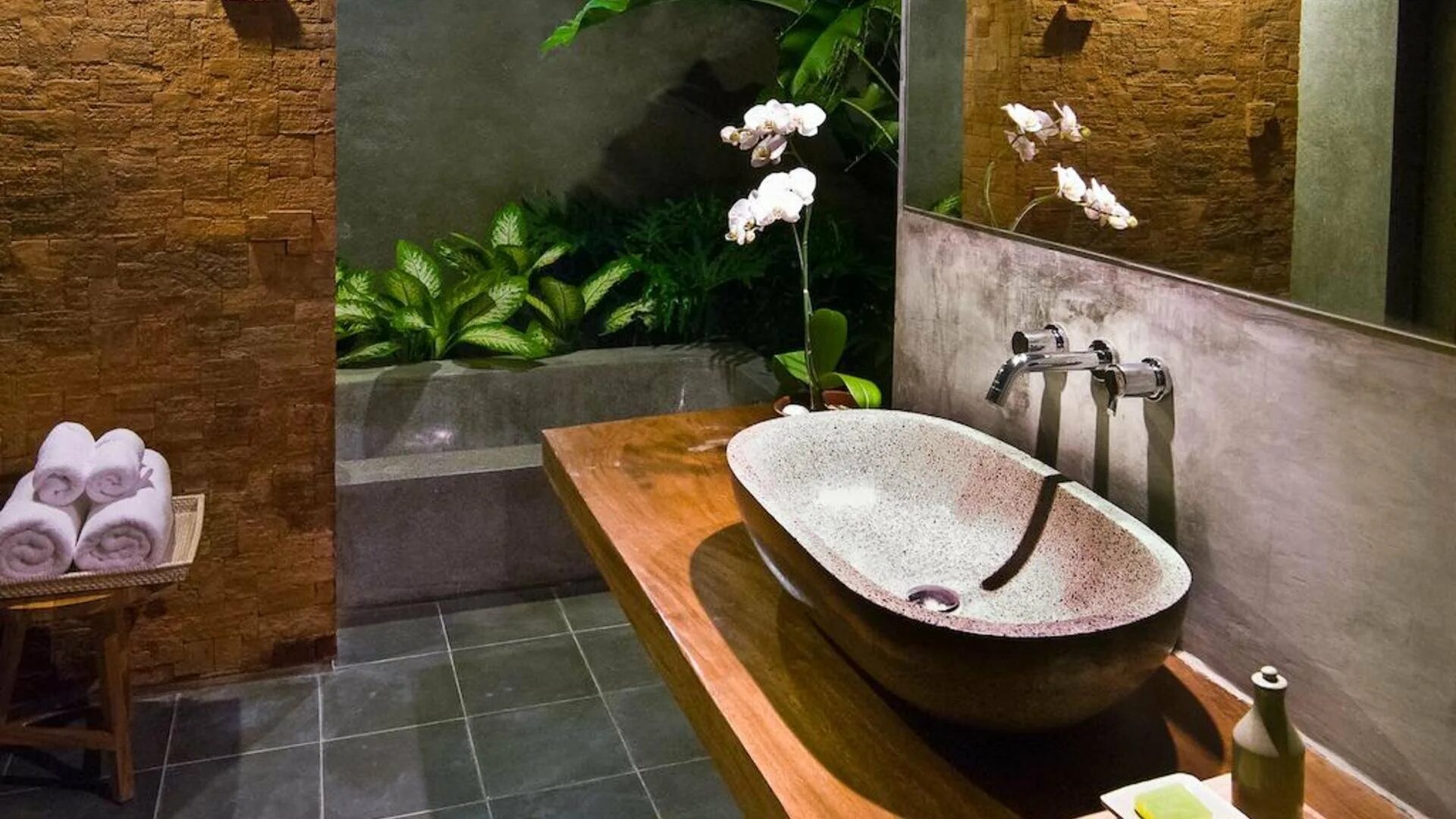 Ванна в стиле Бали. Ванная комната в балийском стиле. ВРННА В балийском стиле. Ванная в тропическом стиле.