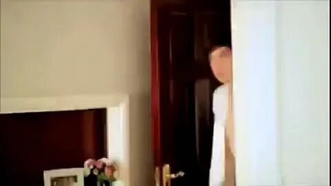 Жена перепутала спальню