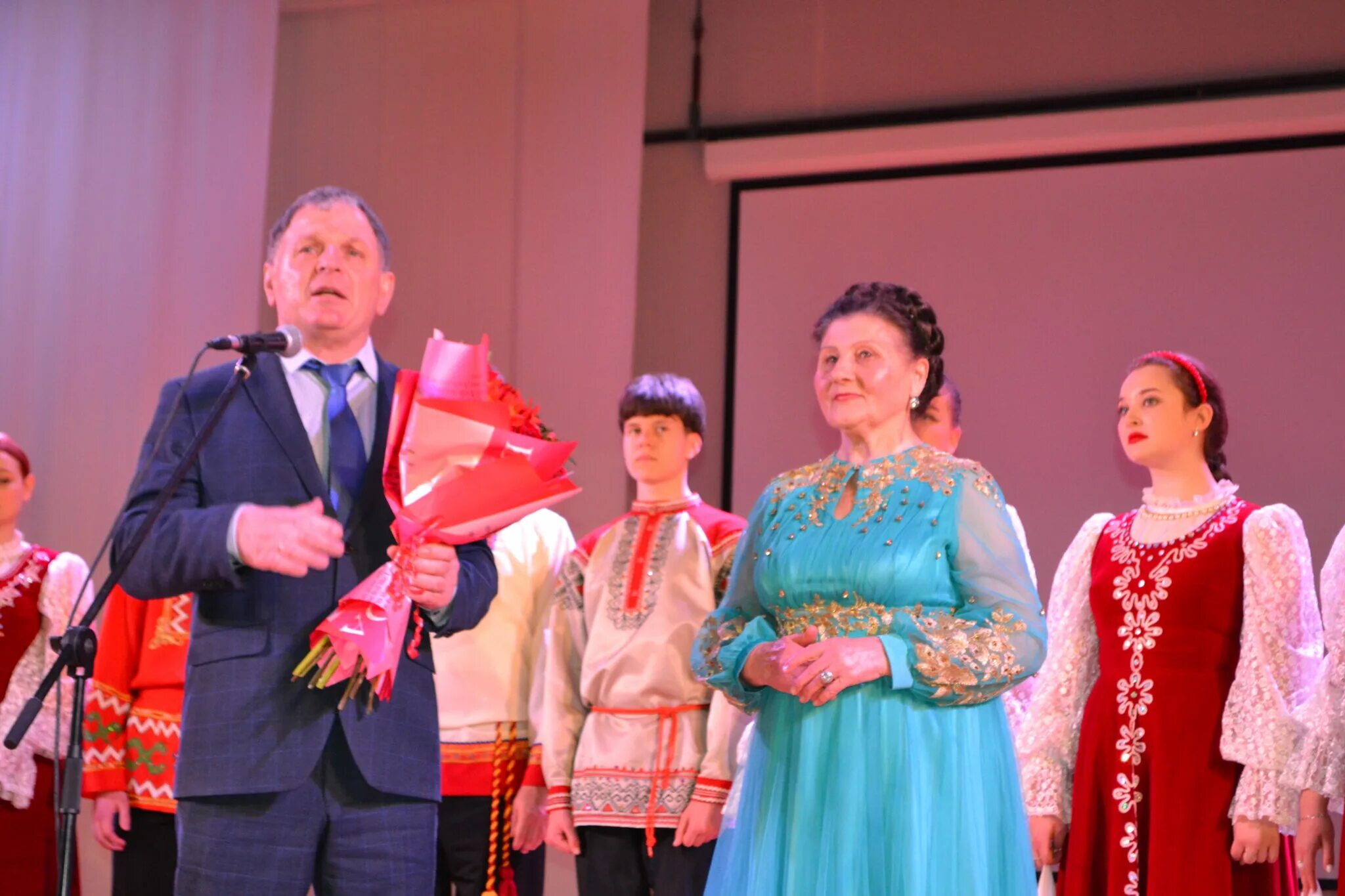 День города 9 сентября. Саратовский калач на нижегородской ярмарке. Саратовский калач картинки. Саратовский калач. Саратовский калач фото.