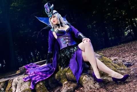 Ravenborn LeBlanc cosplay from League of Legends. 