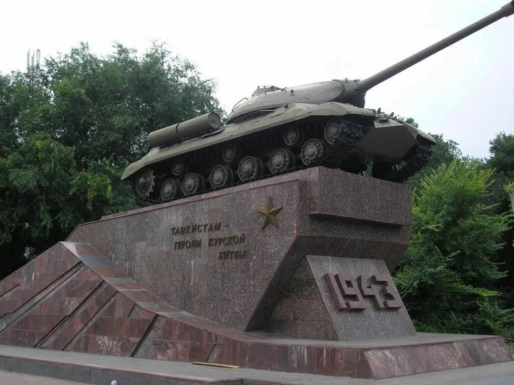 Город орел сквер танкистов. Танк т34 г орел. Г танковая. Чирчик военное училище танковое. Курская дуга мемориальный комплекс танки.