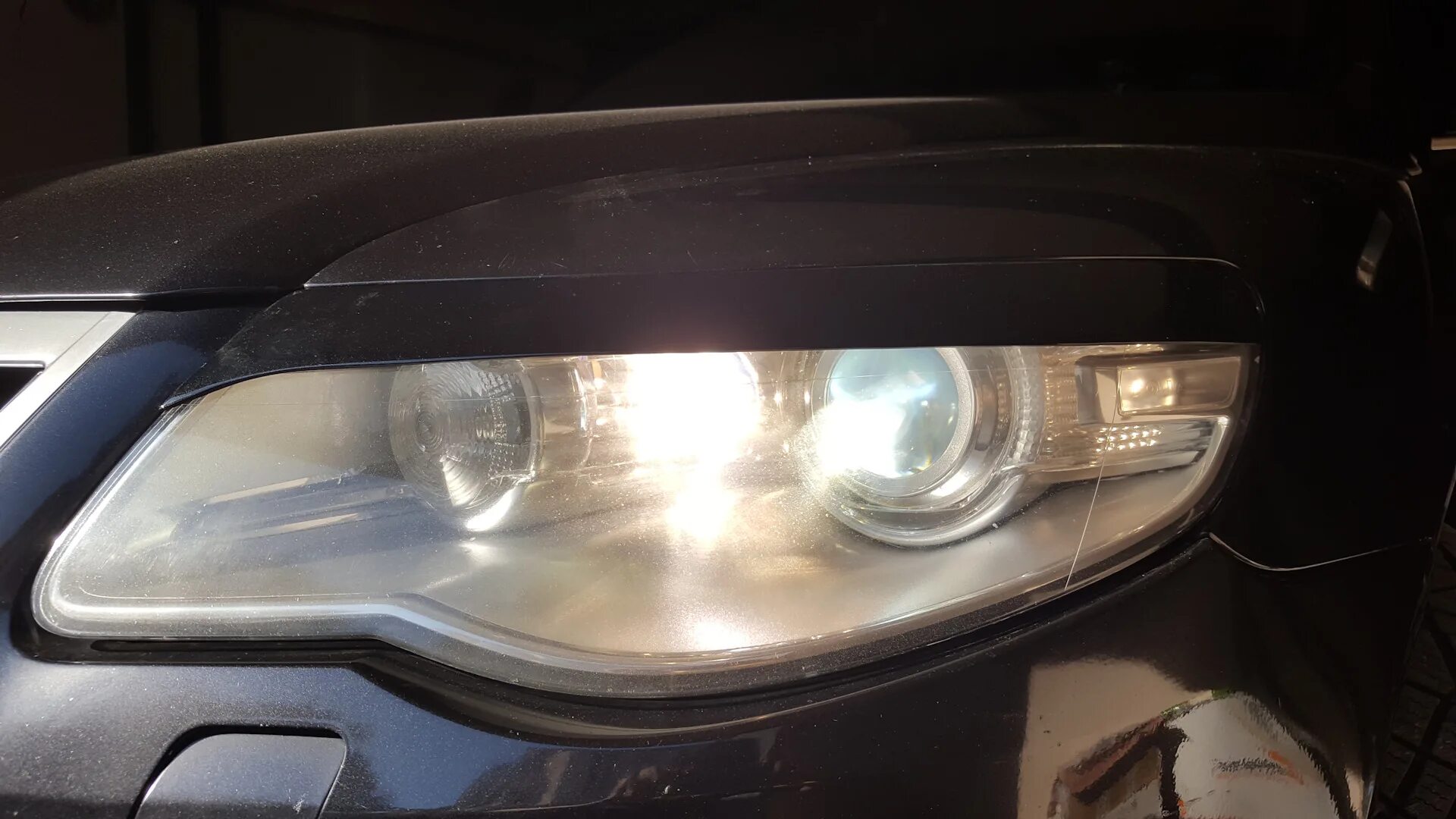 Лампа ближнего света touareg 2 3. Volkswagen touareg 2008 лампа ближнего. Лампа ближнего света туарег 2003. Туарег 2021 замена светодиодных линз. Acura rdx 2007 замена линз.