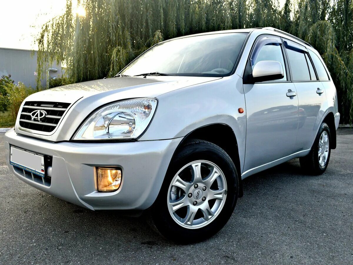 Купить б/у CHERY Tiggo (T11) I 2.0 MT (136 л.с.) 4WD бензин механика в Волгоград