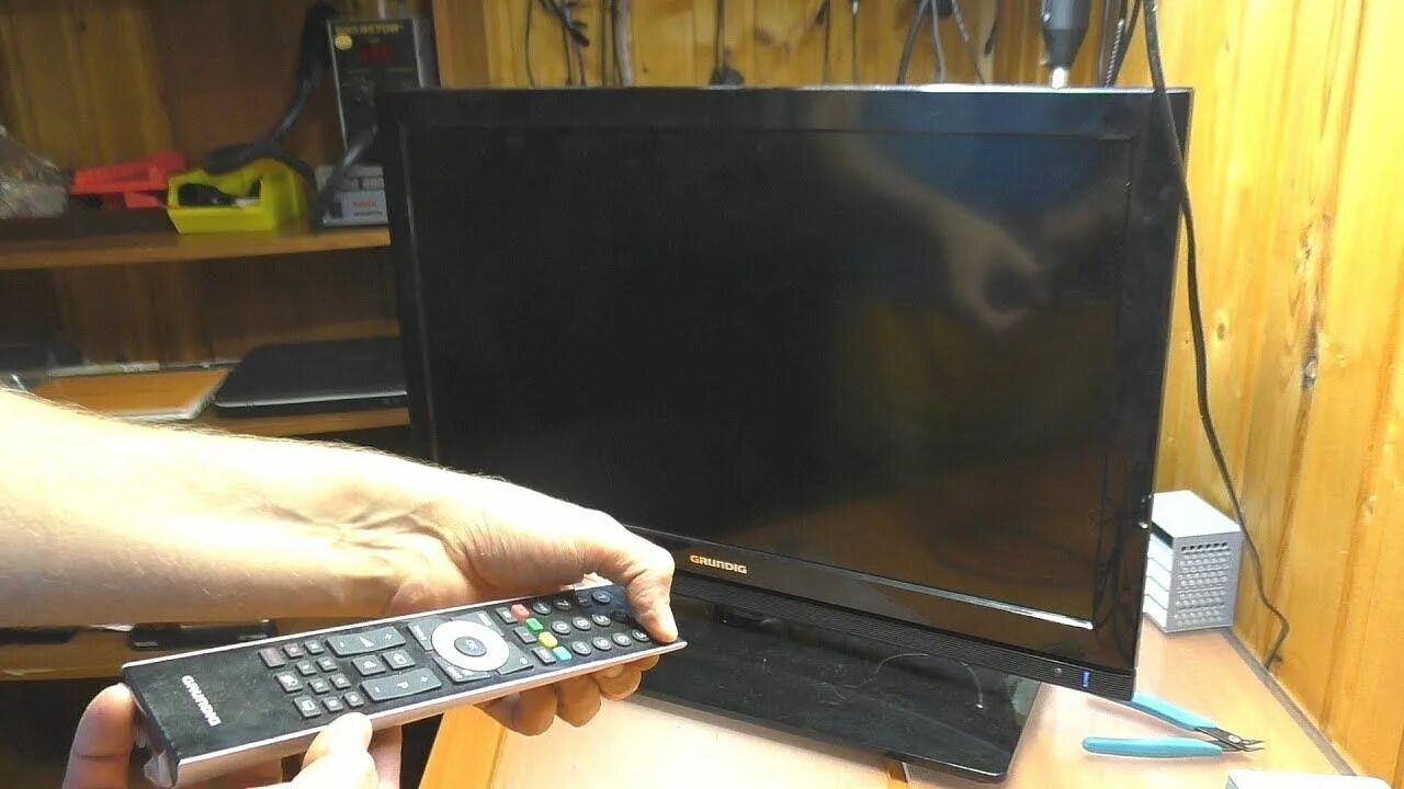 Grundig 26vle7100bf. Телевизор виснет. Грюндик телевизор ЖК. Телевизор Grundig не включается причины.