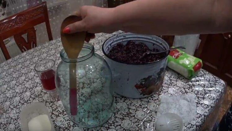 Как сделать уксус из домашнего вина. Домашний виноградный уксус. домашний уксус из винограда. виноградный уксус в домашних. виноградные уксус домашним условием.