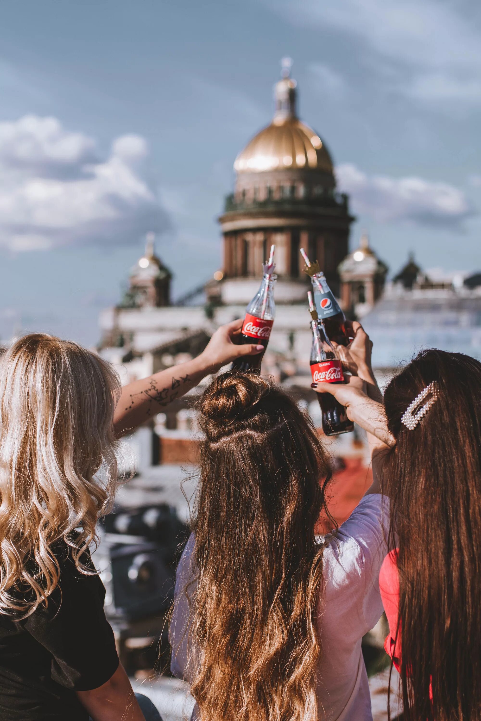 Санкт петербург две девушки. Подруги. три подруги в питере. две подруги. фотосессия на крыше.