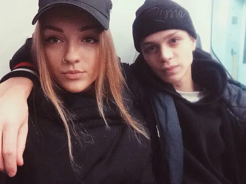 У глеба есть девушка. Глеб калюжный и его девушка 2016. Глеб калюжный девушка. Валентина зотова и глеб калюжный. Брат глеба калюжного.