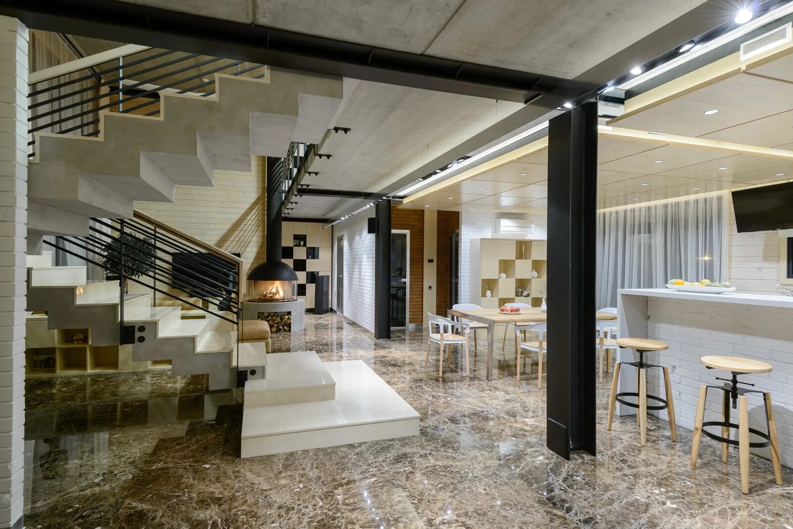 Картинная галерея в санкт-петербурге русский музей. Значок markisches provincial - museum berlin. Михайловский дворец музей галерея. Художественный салон галерея нагорная. Trebbiner str.