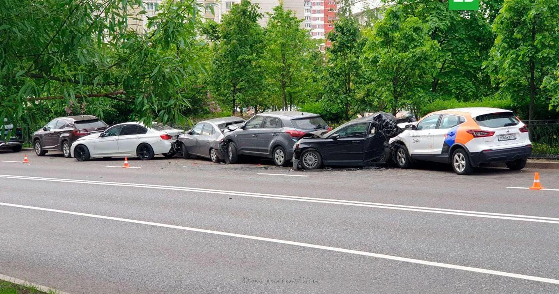 Nissan qashqai делимобиль. Битые каршеринговые машины. Перекресток на комендантском 24. Машина на улице. Авария каршеринг зимой.