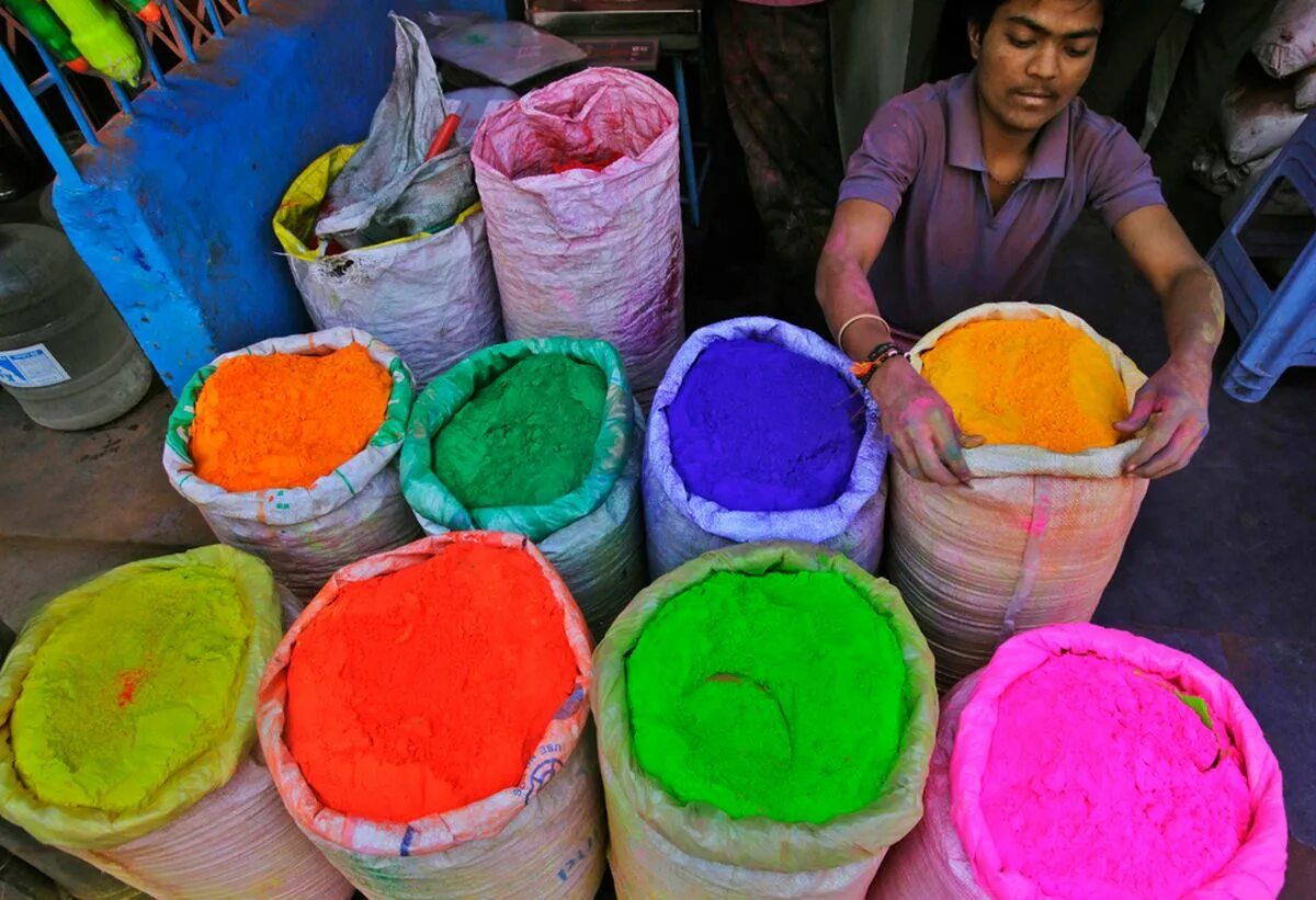 Как сделать краску больше. Краски Холи Индия. Фестиваль Холи в Индии. Индийский фестиваль красок Холи.