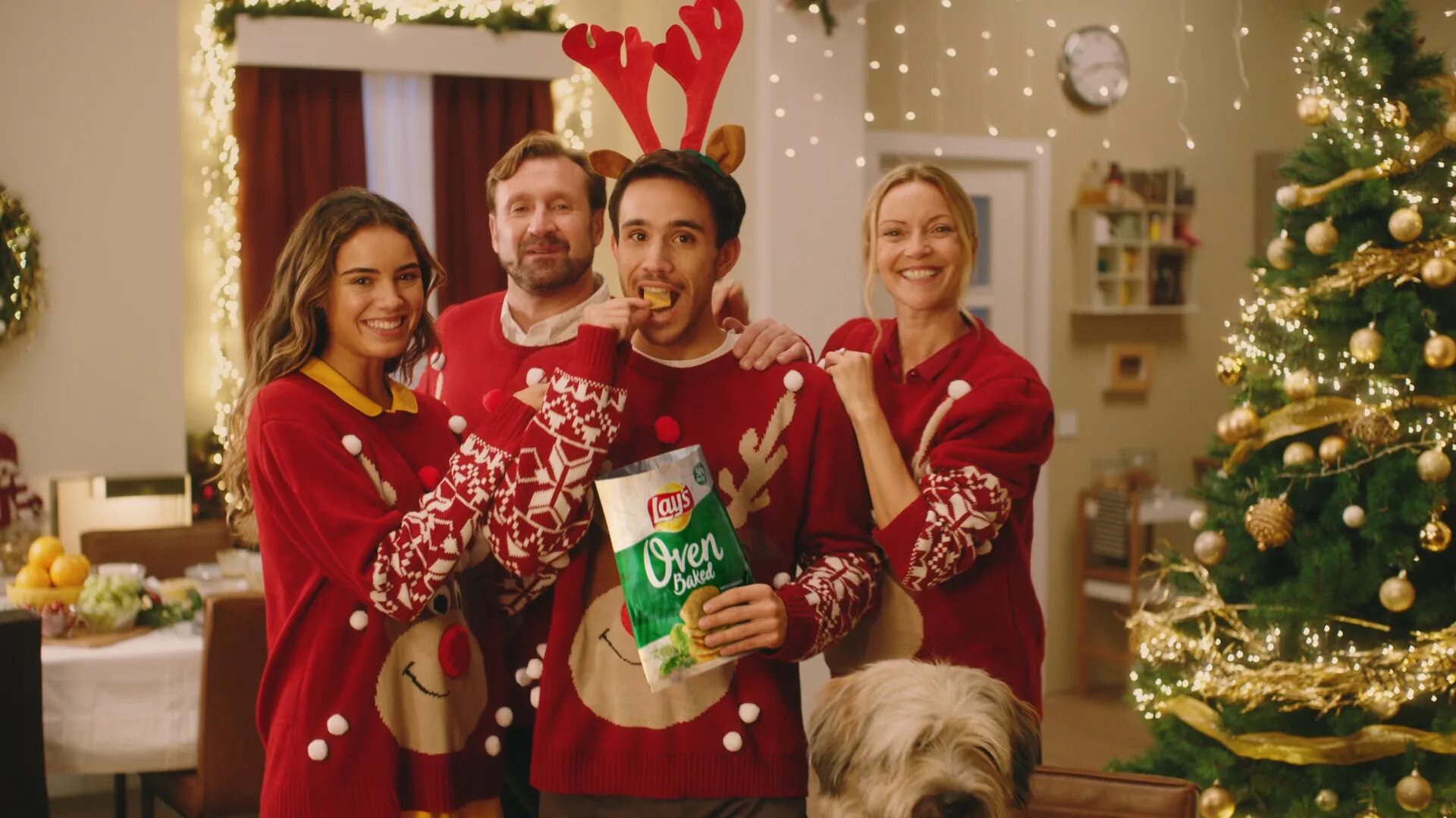 кока кола новый год реклама. новогодние музыканты. реклама новый год песня. реклама новый год песня. реклама кока колы 2010 снежный шар.