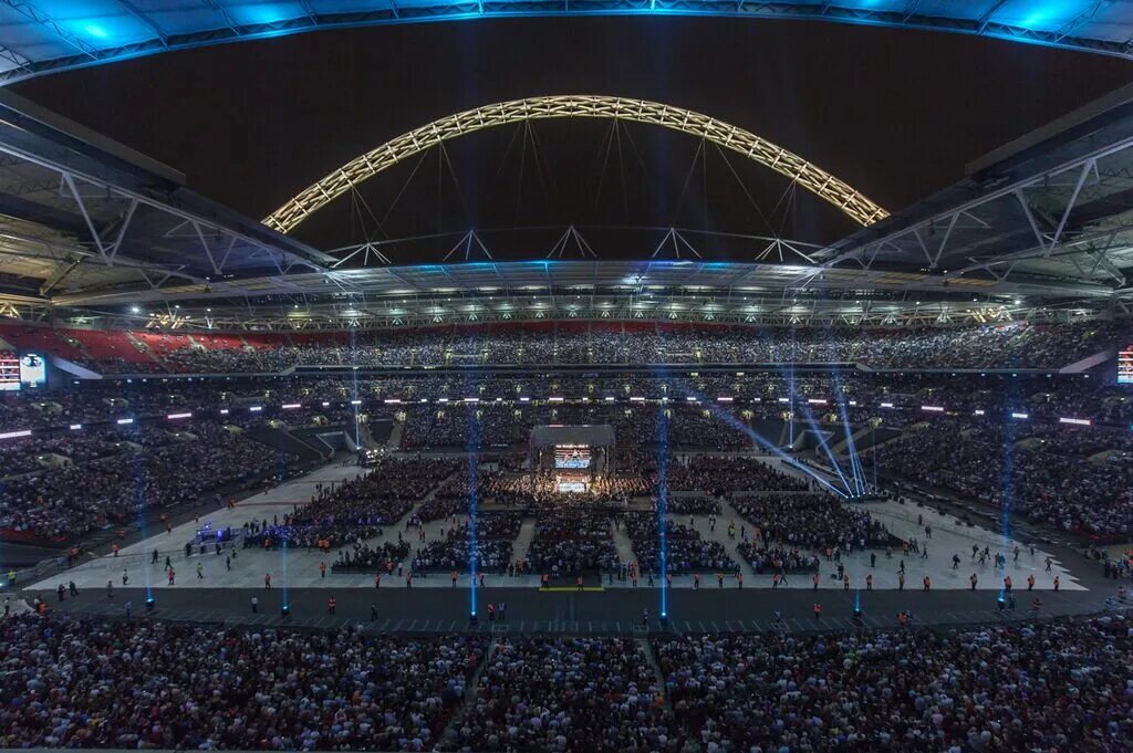 Boxing stadium. Уэмбли Арена. Уэмбли бокс. Бокс стадион. Бокс на футбольном стадионе.