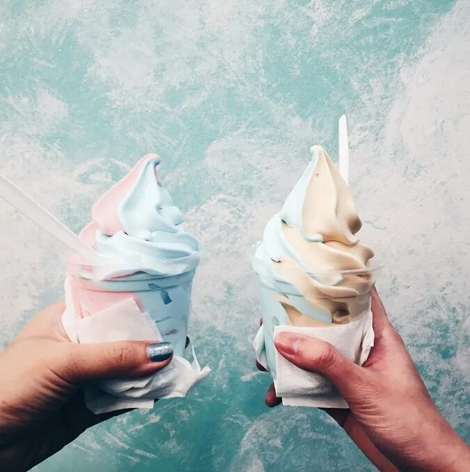 Толстое мороженое. Мороженое с пальмовым маслом. Мороженое жизни. Жизнь это мороженое Наслаждайся. Мороженое это счастье и радость.