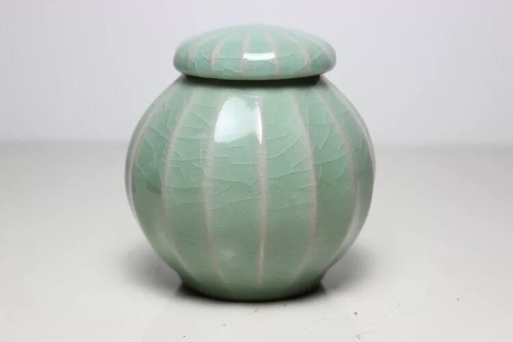 глиняный горшок на прозрачном фоне. ваза 6,5x15,5см wl-996153/a. прозрачная керамика стекло. бесцветная керамика. прозрачка керамики.