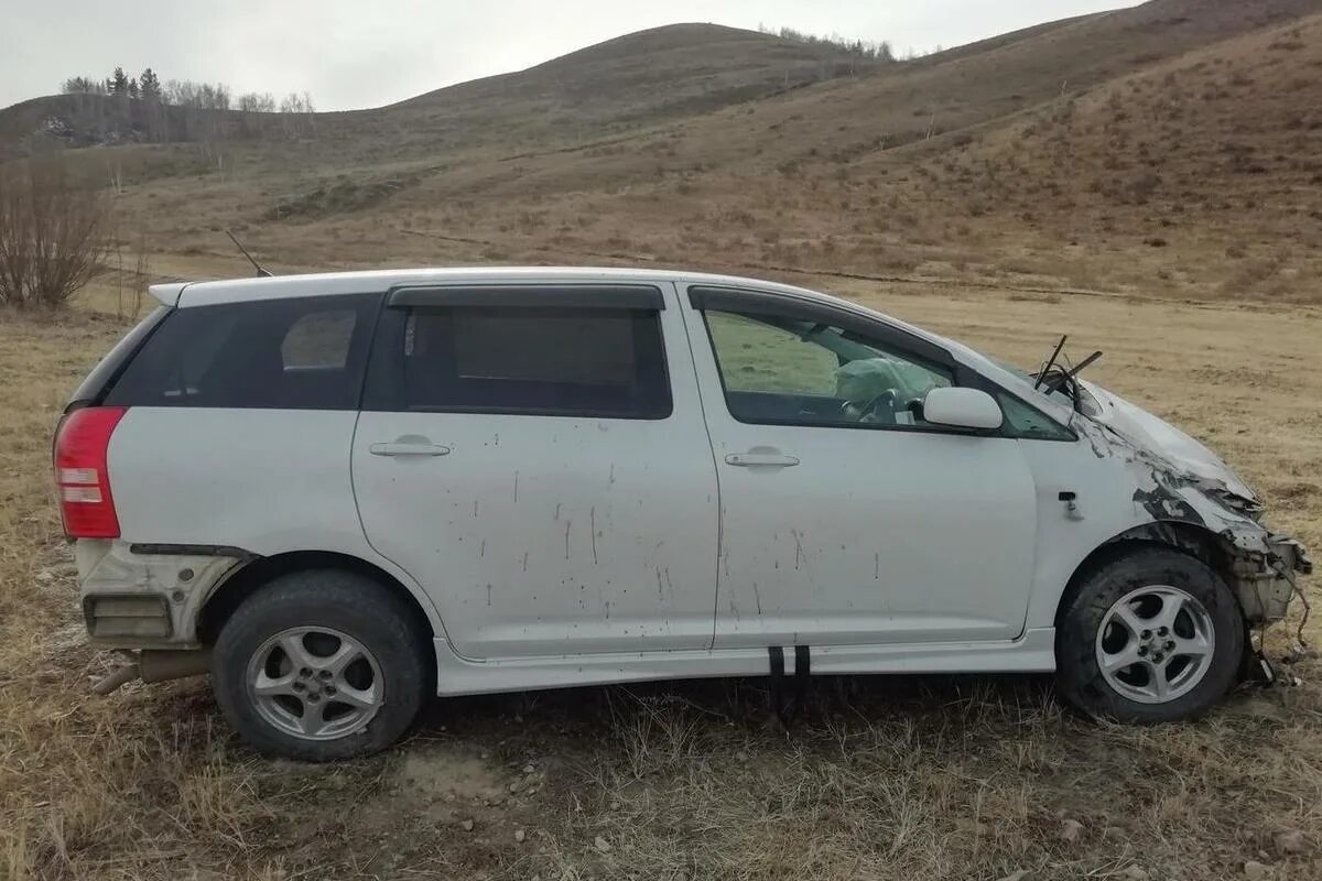 Машина в забайкальском крае. Тойота Виш в Дульдурге. Тойота Виш авария авария.