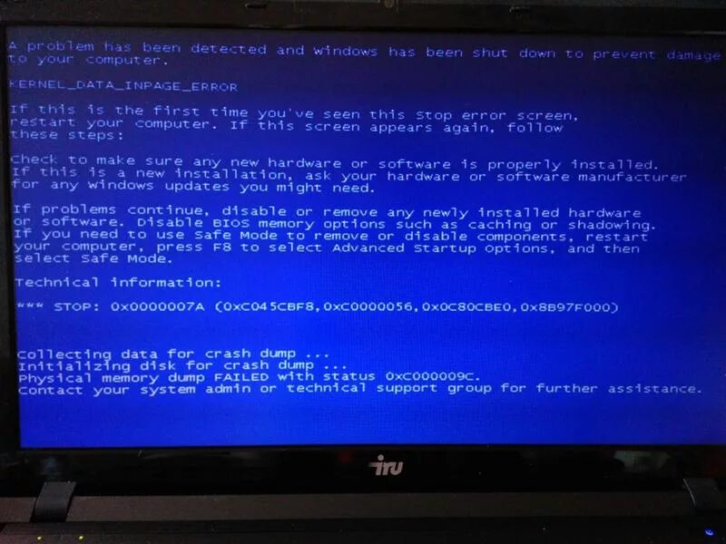 Синий экран зависания компьютера. Экран зависшего компа. Синий экран из за жесткого диска. ПК завис синий экран. Завис экран включения