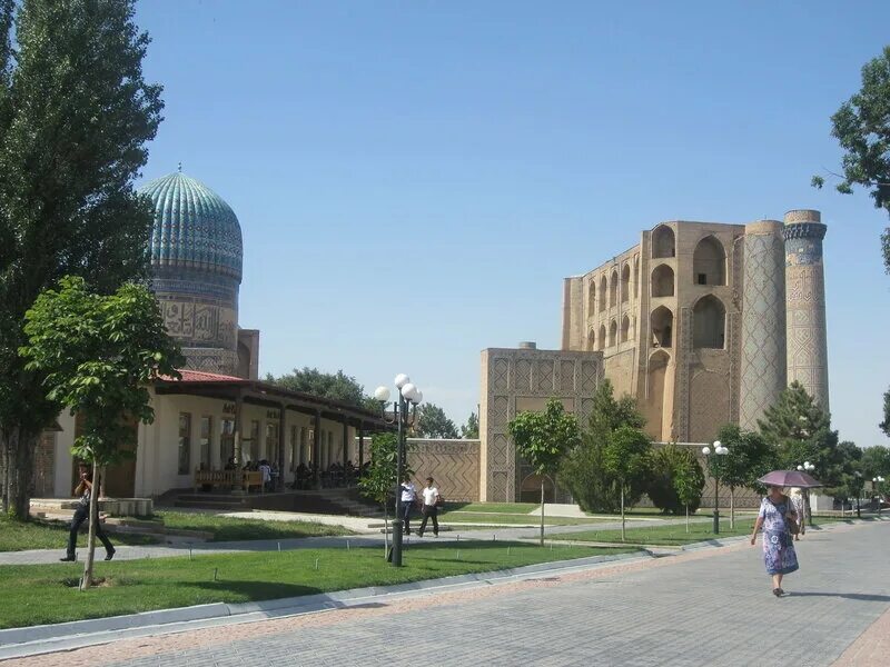 Самарканд в январе. Солнечный узбекистан фото. Мечеть би би ханум в самарканде. Навои бухара. Мавзолей хазрет хызр в самарканде.