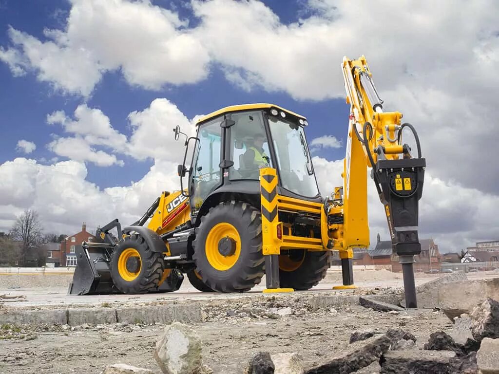 Экскаватора погрузчик нижний новгород. JCB 3cx с гидромолотом. JSB экскаватор 3cx. Экскаватор-погрузчик JCB 3cx. Экскаватор JCB 3cx с гидромолотом.