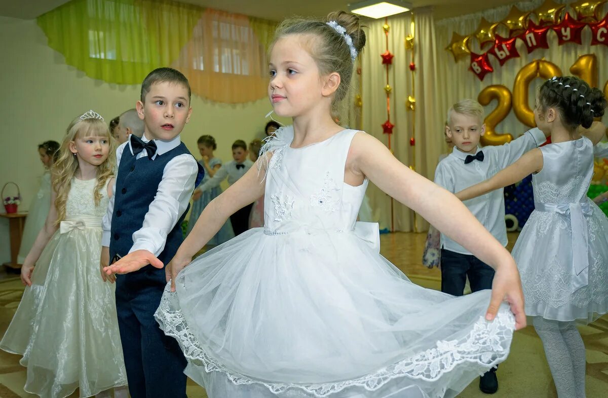 Выпускной в детском саду. Фотосессия на выпускной в детском саду. Выпускной бал в садике. Выпускной в детском саду в стиле бала. Выпускной в стиле бала