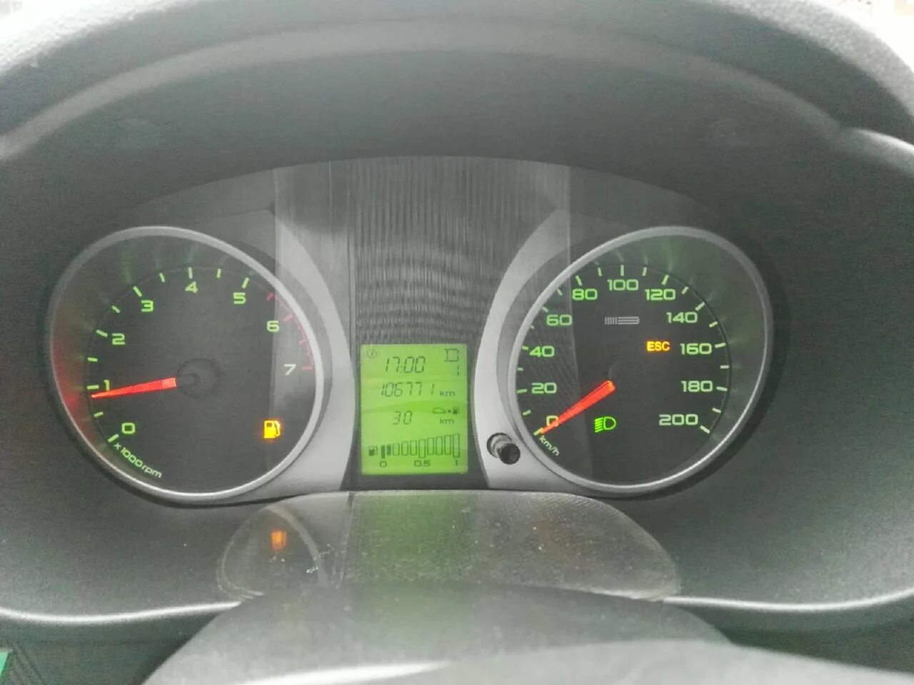 Ошибка esc фольксваген тигуан. Комбинация приборов датсун 2 окна на гранту. Горит esc. Esc приора. Датсун горит esc.