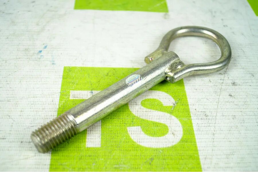 Крючок для буксировки ларгус. Крюк петля. Буксировочный крюк на ларгус резьба. Буксировочный крюк ,2101. Буксировочная проушина 2170.