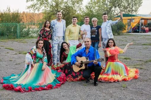 цыгане красноярск ансамбль. цыгане красноярск ансамбль. фото ансамбль цыганская дорога. цыганский ансамбль свэнко. цыганская дорога красноярск.
