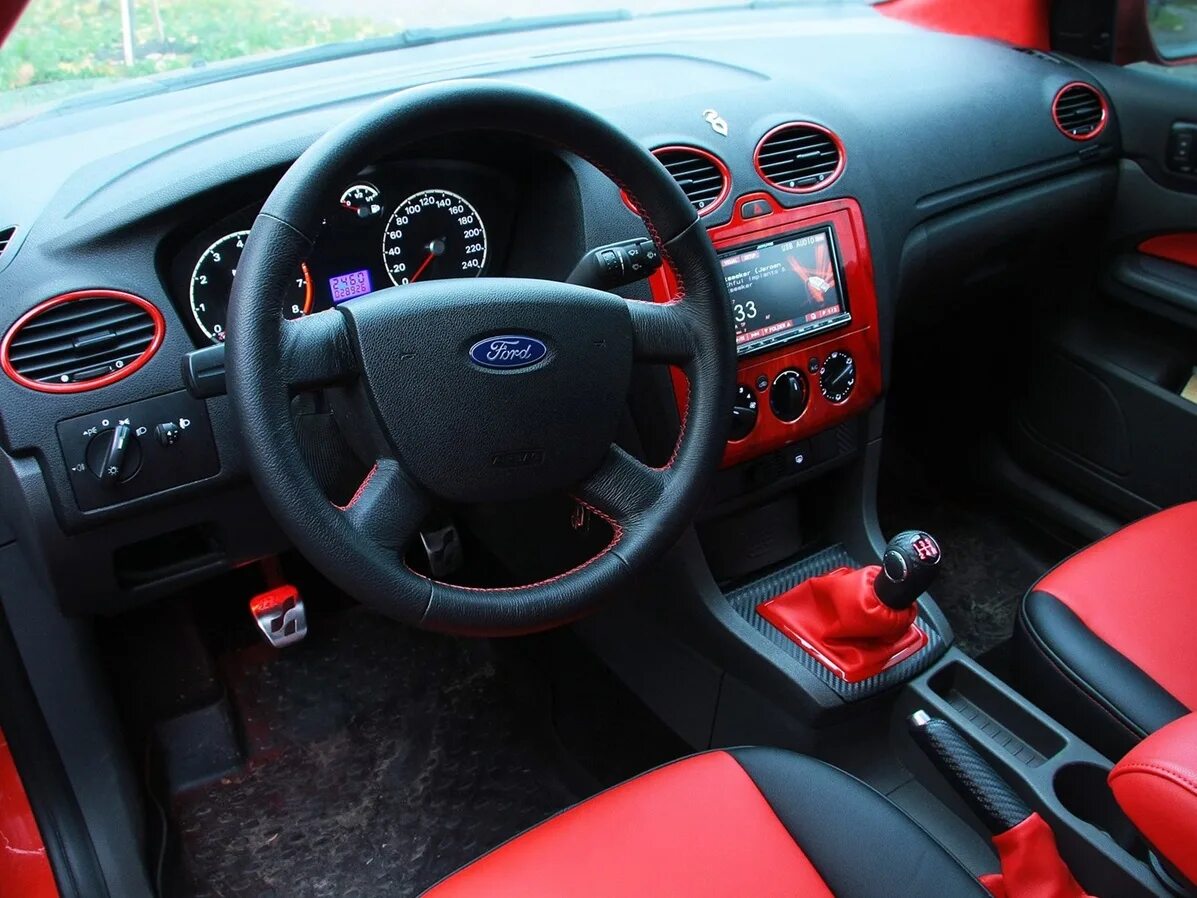 Ford focus 2 rs салон. Форд фокус 2 салон алькантара. Черный салон форд фокус 2 рестайлинг. Тюнинг салона фокус 2. Ford focus 2 рестайлинг салон.