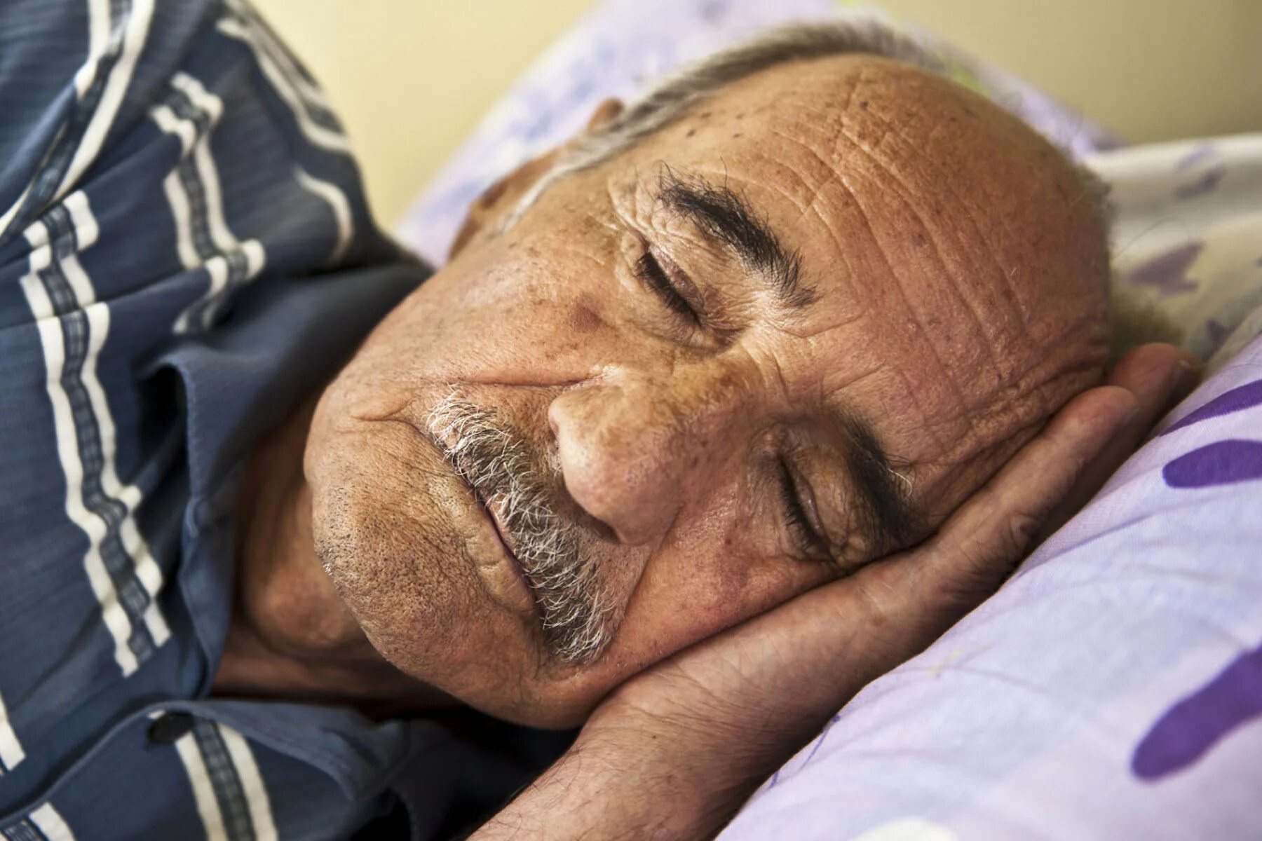 Сон и память. Спи старик. Нарушение сна у пожилых. Бессонница у пожилых.