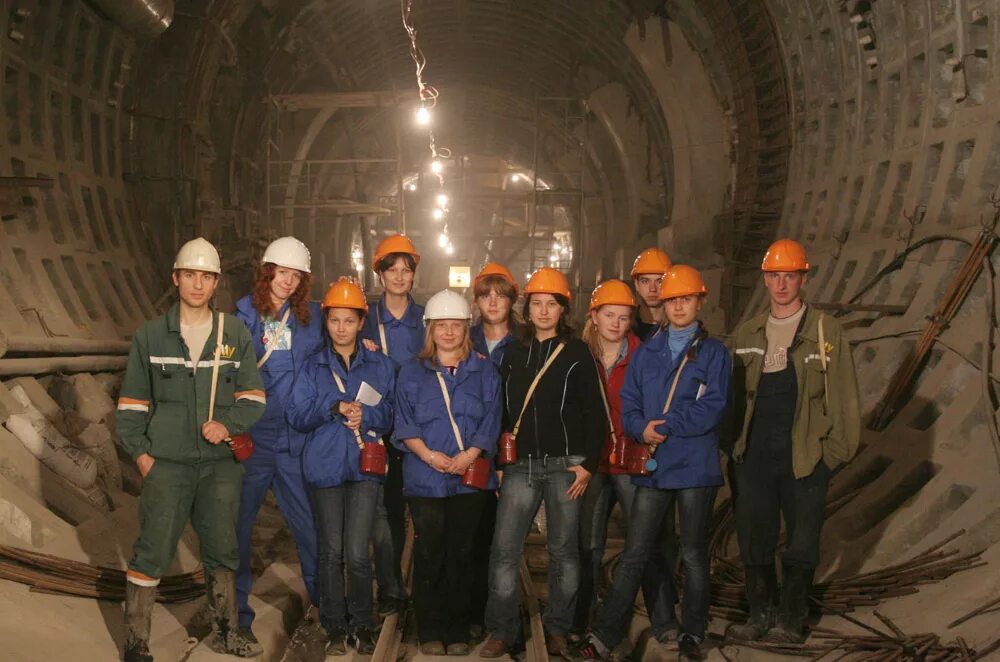 Профессия гидрогеолог, специалист-гидрогеолог. Гидрогеолог. Инженер гидрогеолог. Гидрогеолог профессия. Инженер гидрогеолог.