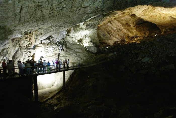 микроклимат пещеры мраморная. флинт мамонтова пещера. флинт мамонтова пещера. уральские сталактиты. северная пещера.