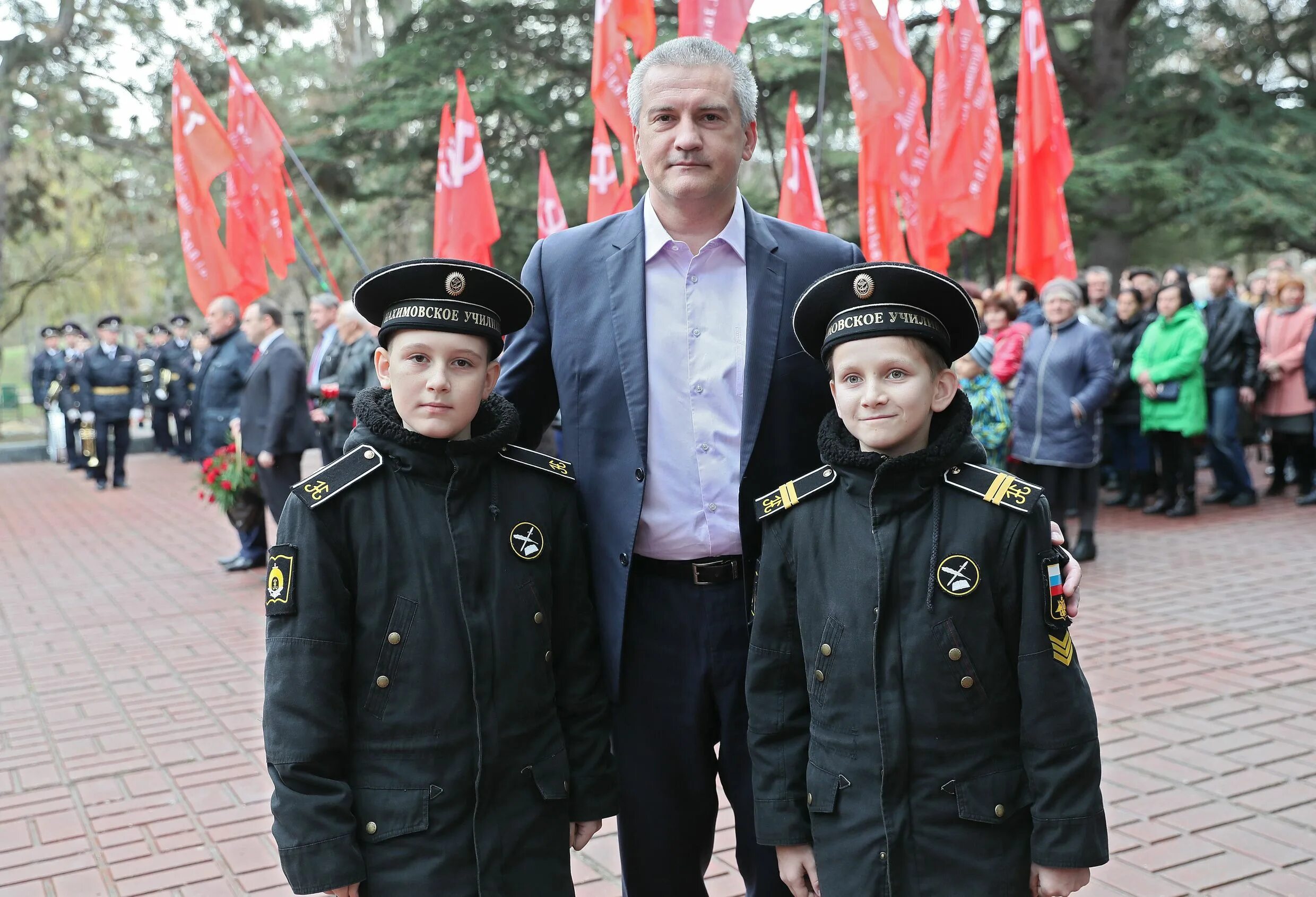 Симферополь сейчас новости. Митинг в Симферополе сегодня Гагаринский. Симферополь митинг русское единство Аксенов.