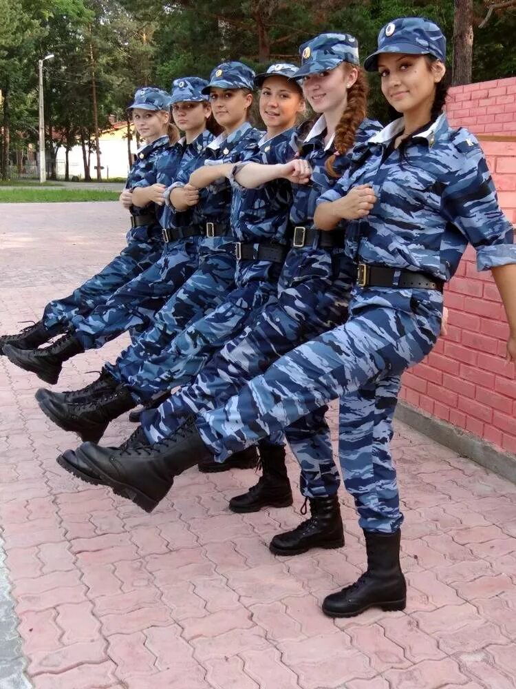 Ппс армия. Девушка полицейский. Синяя Военная форма. Девушка в форме ОМОНА. Полицейская форма.