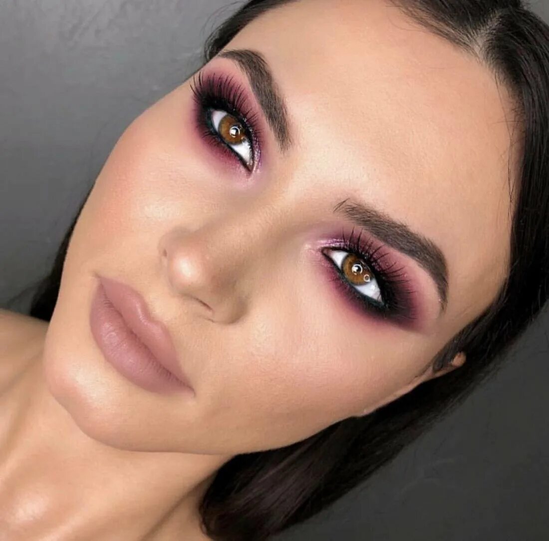 Смоки с пигментом. Смоки мария. Ярко розовый макияж. Смоки айс для карих. Розовый смоки.