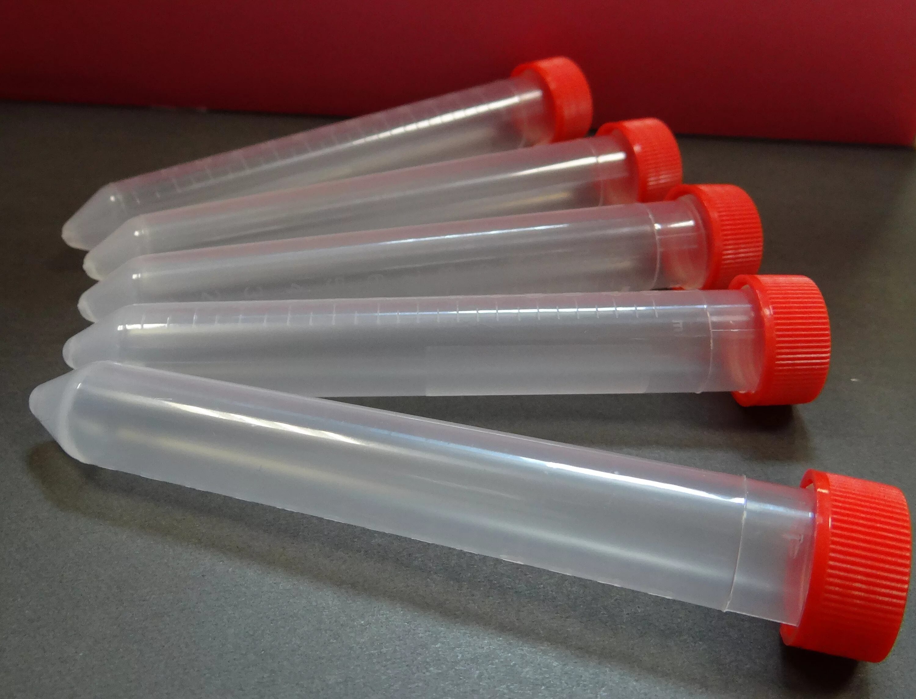 Колба коническая 1000 мл. Гранулят пластиковый. Пробирка пластиковая 12x75. Полимеры в колбах. Кварцевая колба 250 мл.