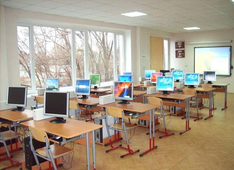 Компьютерная техника в школах. Компьютерное оборудование для школ. Современное оборудование для школы. Школьный компьютерный класс. Компьютерные классы в школах России.