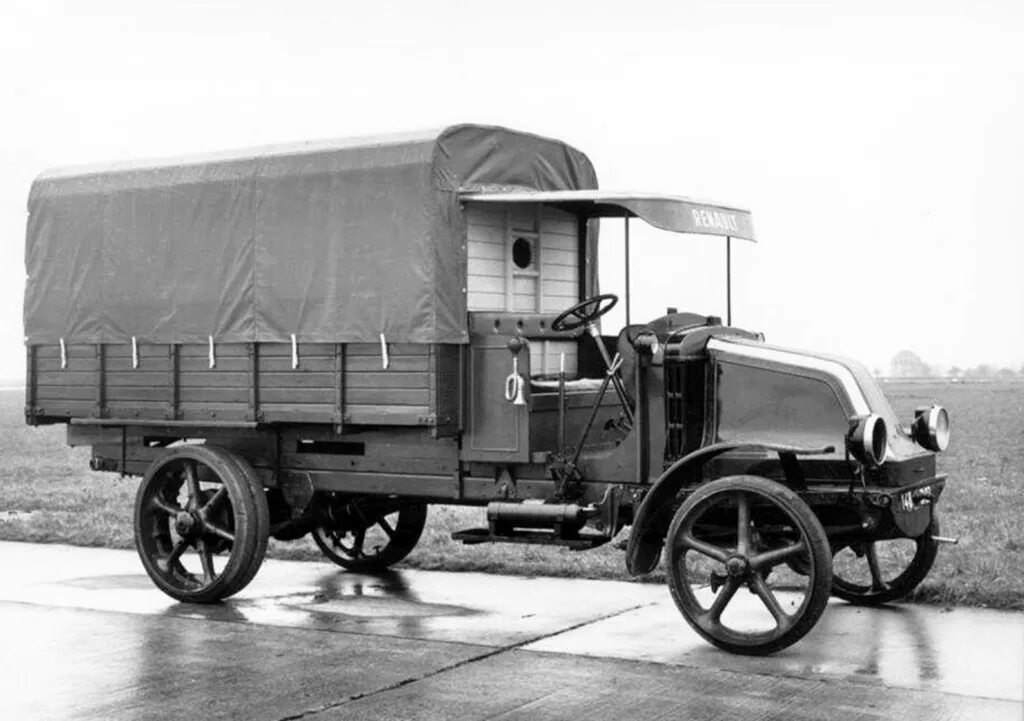 Автомобили первой мировой. Грузовик Рено 1 мировой войны. Грузовик Renault Ep 1915. Рено 1914. Тягач Renault FP 1917.