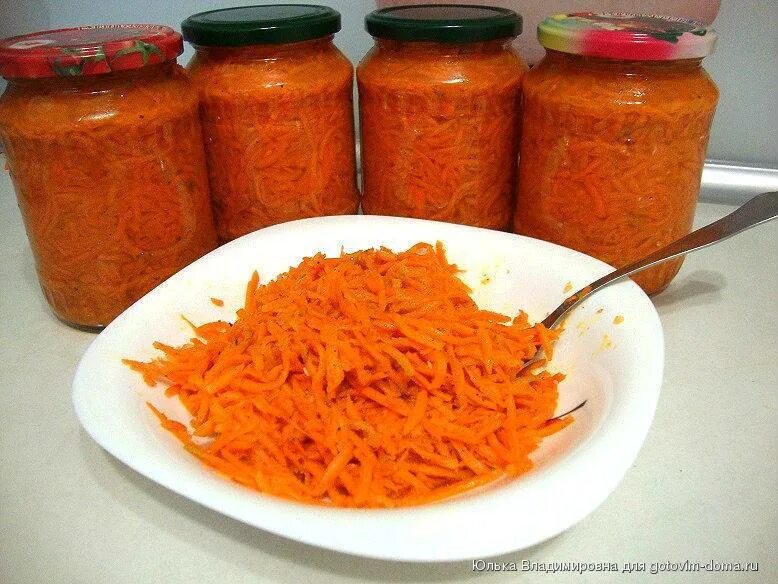 Морковка на зиму салат. На зиму морковка по корейски салат. Корейская морковча приправа. Морковь на зиму в банках. Корейская морковь на зиму.
