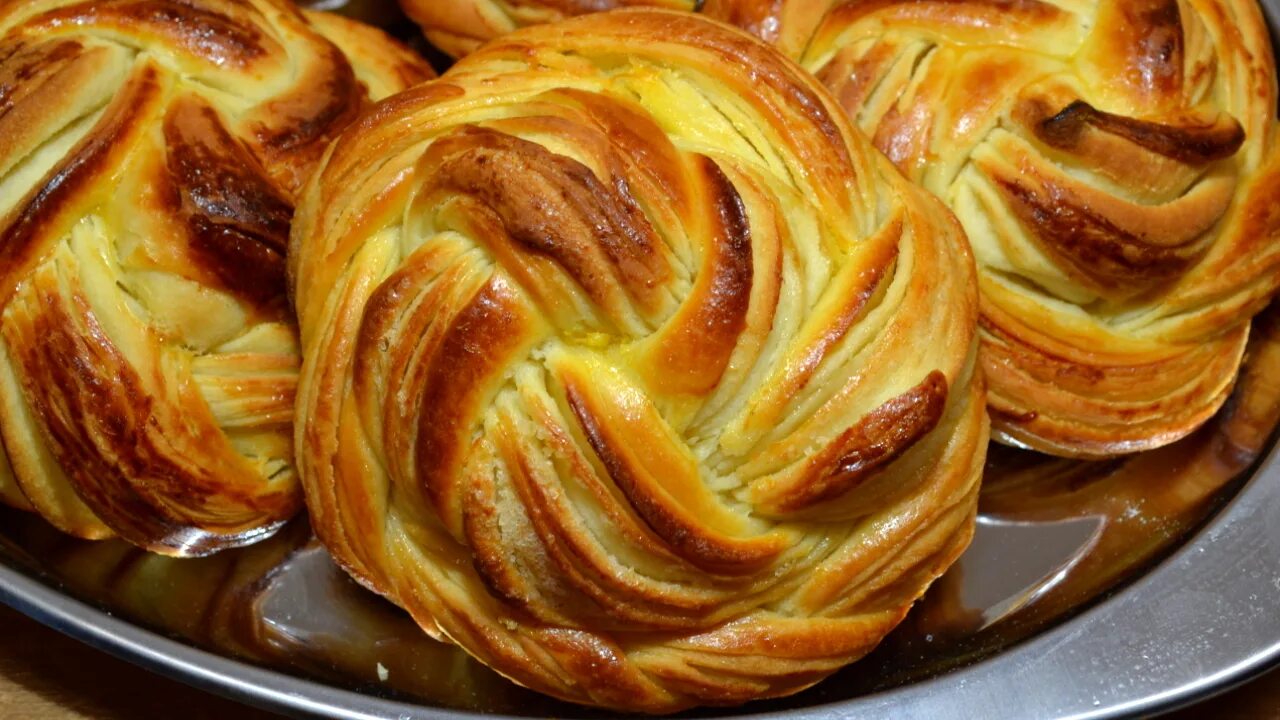 Круассаны. Интересная выпечка. Формы булочек для выпечки. Выпечка булочки. Видео выпечки.