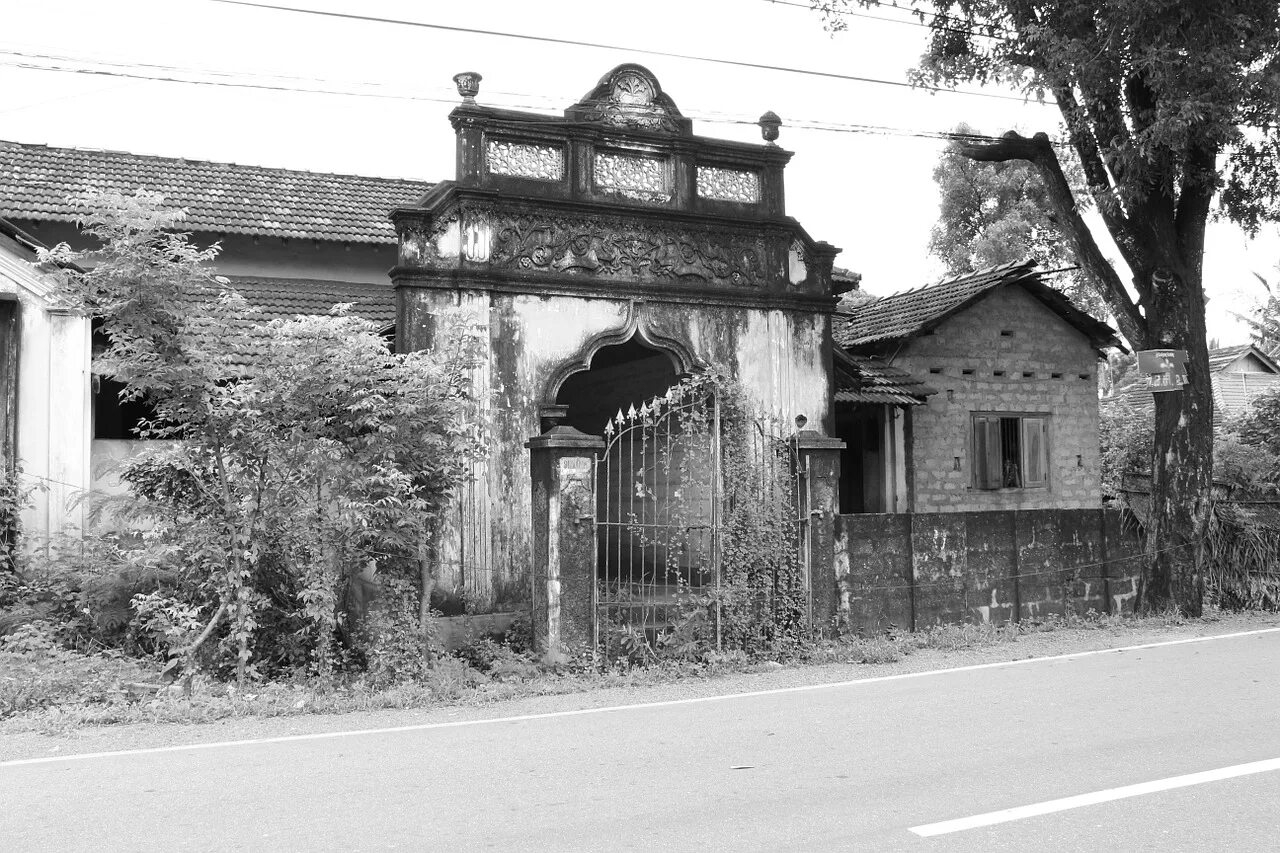 Old house 3. Старые дома в городе чёрнобелые архитектура. старое здание 1914 чёрно белое. old house тольятти. античный дома 1940.