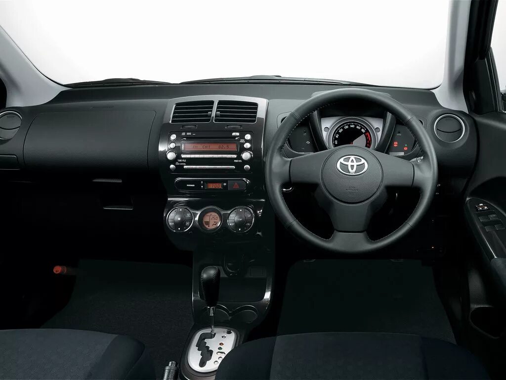 Тойота Ист 2007 салон. Toyota ist 2006 салон. Тойота Ист 2 поколение салон. Toyota ist 2002 панель.