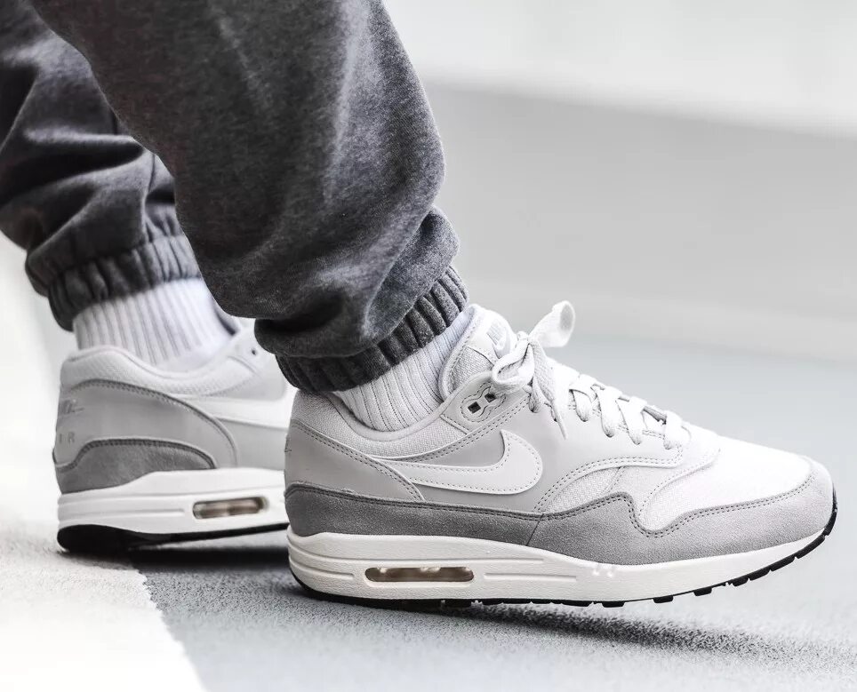 Nike Air Max 1 Grey. Nike Air Max 1 Wolf Grey. Nike Air Max 1 серые. Nike Air Max 1 vast Grey.